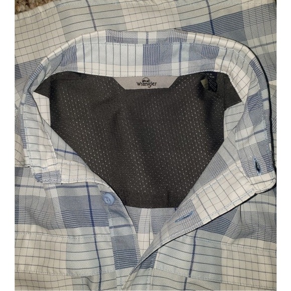 WRANGLER SZ LG Men's Cooling Shirt
Blue Plaid Short Sleeve Button Up Western - Picture 11 of 12
